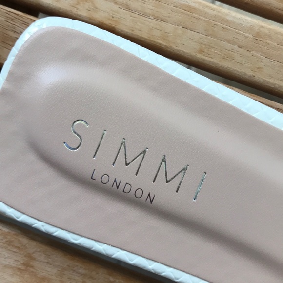 Beautiful NWT women’s slip on - Picture 6 of 7